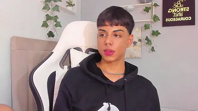 Snapshot of Thomas_wil chatting on 11-13-25, 04:55 Thomas wil online show from 11-13-25, 04:55