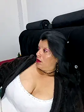 Hanna Kieran online show from 10-25-25, 03:47