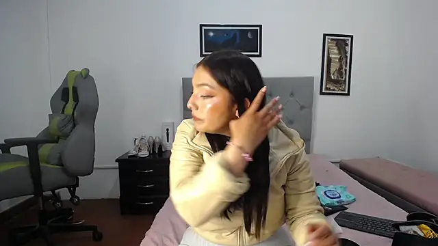 Esmeraldaa- online show from 11-11-25, 04:01