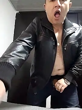 BigCristh79 online show from 04-08-26, 02:06