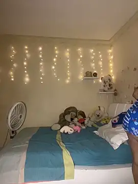 effie castroo online show from 10-22-25, 03:07