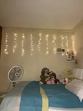 effie castroo online show from 11-06-25, 01:17