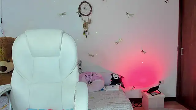 Snapshot of princessluna_19 chatting on 09-27-25, 09:09 princessluna 19 online show from 09-27-25, 09:09