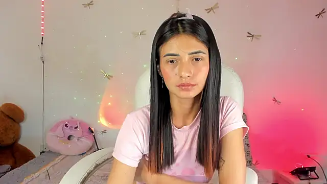 Snapshot of princessluna_19 chatting on 10-06-25, 10:18 princessluna 19 online show from 10-06-25, 10:18