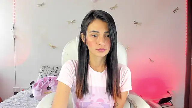 Snapshot of princessluna_19 chatting on 10-13-25, 07:25 princessluna 19 online show from 10-13-25, 07:25