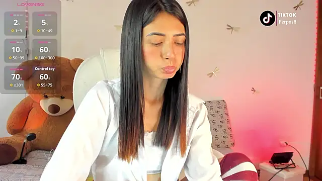 Snapshot of princessluna_19 chatting on 10-21-25, 03:35 princessluna 19 online show from 10-21-25, 03:35