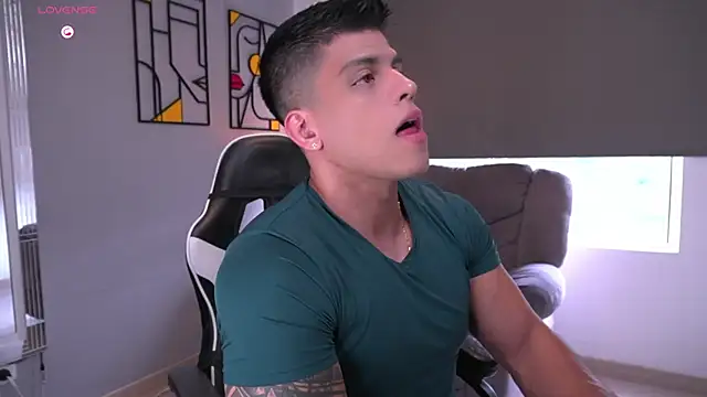 Snapshot of tyler_muscle1 chatting on 01-14-26, 07:41 tyler muscle1 online show from 01-14-26, 07:41