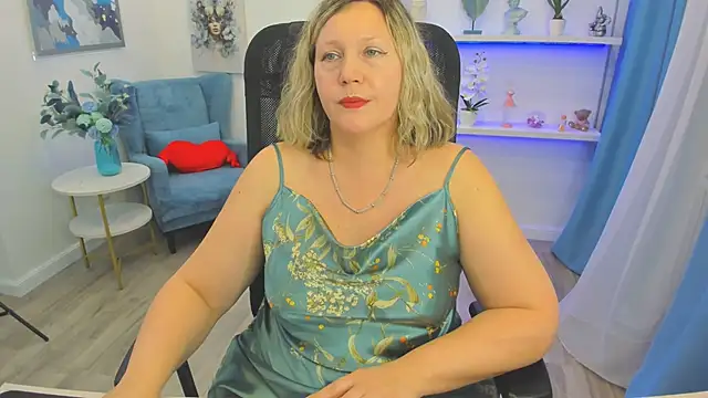 Snapshot of NinaStarle chatting on 05-13-26, 11:29 NinaStarle online show from 05-13-26, 11:29