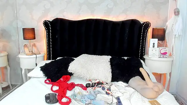 Snapshot of ViictoriaGrey chatting on 10-29-25, 02:36 ViictoriaGrey online show from 10-29-25, 02:36