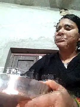 Snapshot of couple_71 chatting on 12-15-25, 08:02 couple 71 online show from 12-15-25, 08:02