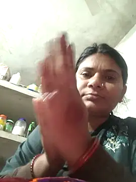 Snapshot of couple_71 chatting on 01-06-26, 09:18 couple 71 online show from 01-06-26, 09:18