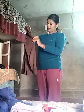 Snapshot of couple_71 chatting on 01-13-26, 04:29 couple 71 online show from 01-13-26, 04:29