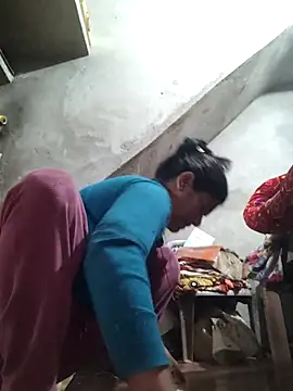 Snapshot of couple_71 chatting on 01-14-26, 06:41 couple 71 online show from 01-14-26, 06:41