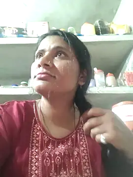 Snapshot of couple_71 chatting on 02-13-26, 12:01 couple 71 online show from 02-13-26, 12:01