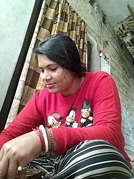 Snapshot of couple_71 chatting on 02-21-26, 05:08 couple 71 online show from 02-21-26, 05:08