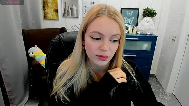 KatherineePierce online show from 10-20-25, 05:35