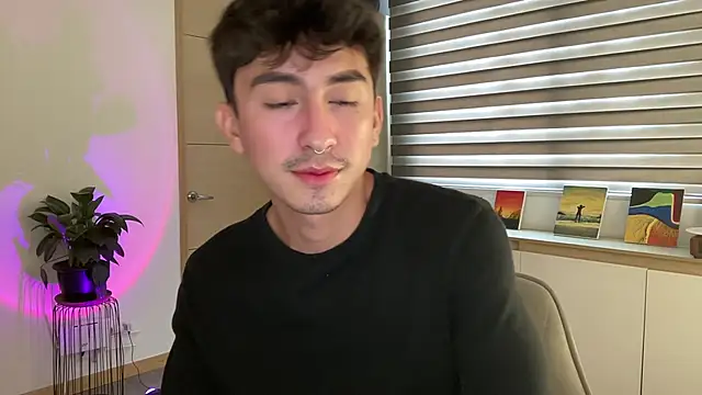 sweettaaron01 online show from 10-08-25, 06:27