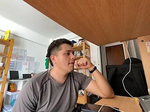 Snapshot of Haustin202 chatting on 10-03-25, 06:27 Haustin202 online show from 10-03-25, 06:27