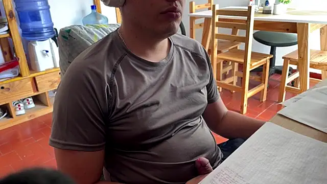 Snapshot of Haustin202 chatting on 10-30-25, 06:19 Haustin202 online show from 10-30-25, 06:19