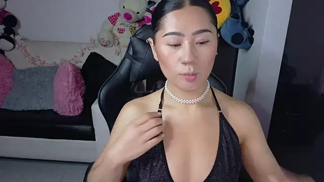 evelyn ch  online show from 10-10-25, 10:47