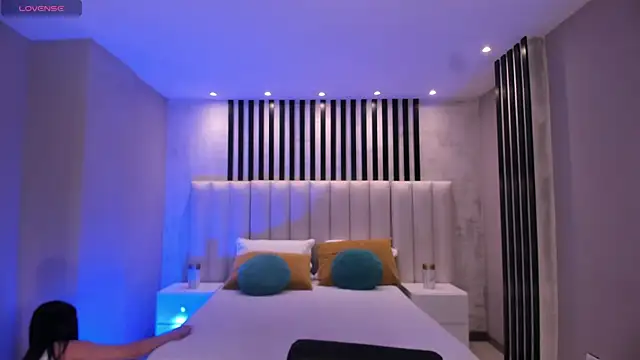 IsabellaMoreau online show from 10-30-25, 07:47