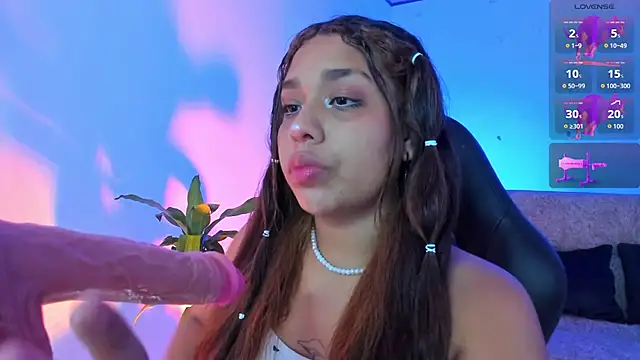 Snapshot of giselle_upp chatting on 11-27-25, 02:35 giselle upp online show from 11-27-25, 02:35