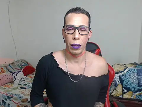 Snapshot of afrodit_25 chatting on 10-17-25, 05:43 afrodit 25 online show from 10-17-25, 05:43