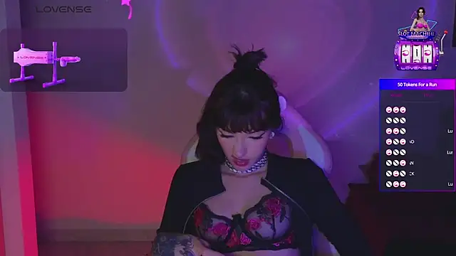 Snapshot of Moonlightt_21 chatting on 04-25-26, 01:19 Moonlightt 21 online show from 04-25-26, 01:19