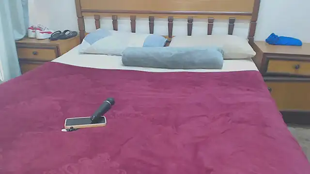 Snapshot of HugeTitisxx chatting on 09-11-25, 07:52 HugeTitisxx online show from 09-11-25, 07:52