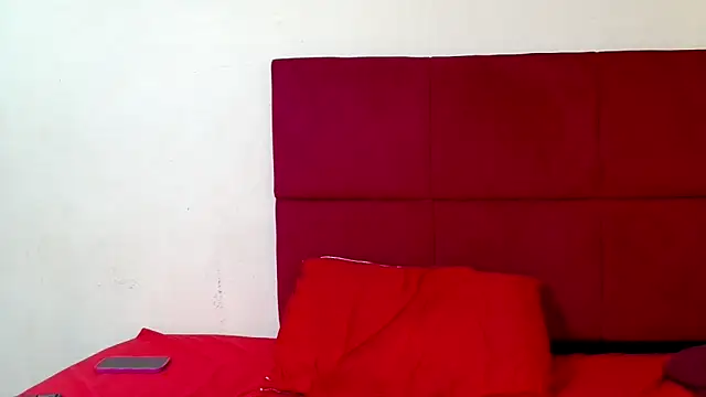 Snapshot of HugeTitisxx chatting on 12-14-25, 01:16 HugeTitisxx online show from 12-14-25, 01:16