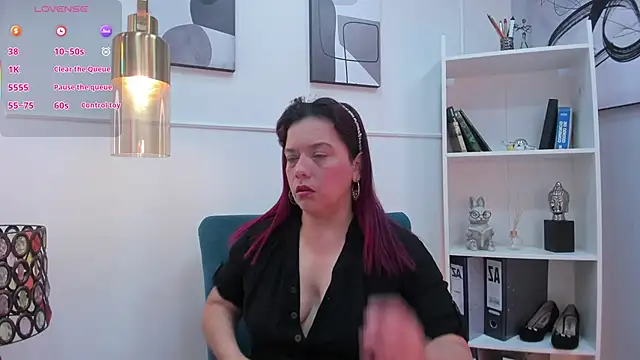 Snapshot of VeronicaBlake chatting on 06-30-26, 01:12 VeronicaBlake online show from 06-30-26, 01:12