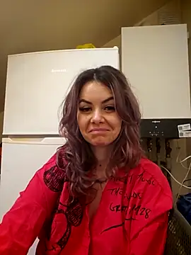 Snapshot of SeductiveMom chatting on 03-18-25, 03:31 SeductiveMom online show from 03-18-25, 03:31