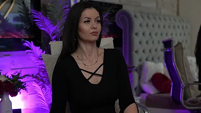 Snapshot of SeductiveMom chatting on 12-15-25, 03:44 SeductiveMom online show from 12-15-25, 03:44