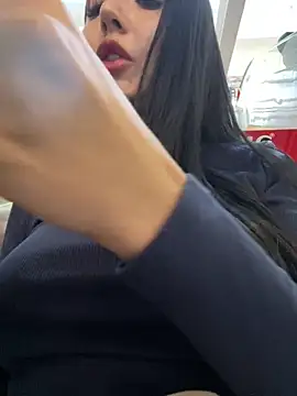 Snapshot of oh_nina chatting on 09-13-25, 10:09 oh nina online show from 09-13-25, 10:09