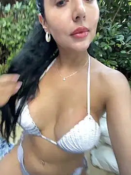 Snapshot of oh_nina chatting on 10-08-25, 10:18 oh nina online show from 10-08-25, 10:18