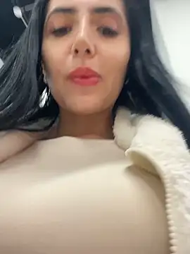 Snapshot of oh_nina chatting on 11-05-25, 11:49 oh nina online show from 11-05-25, 11:49