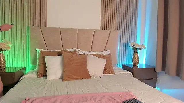 Victoria Beaumont online show from 04-10-26, 12:10