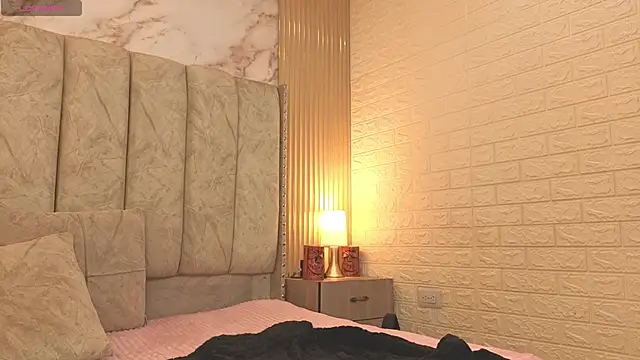 kiarazafira online show from 10-15-25, 11:10