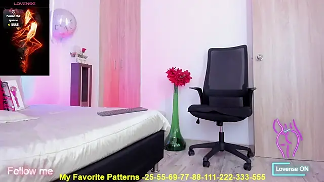 Snapshot of miaroberts69 chatting on 09-27-25, 04:28 miaroberts69 online show from 09-27-25, 04:28