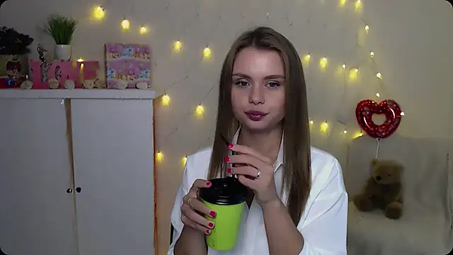 Snapshot of OceanicDawn chatting on 09-12-25, 06:46 OceanicDawn online show from 09-12-25, 06:46