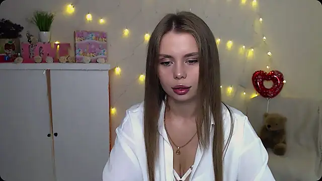 Snapshot of OceanicDawn chatting on 09-13-25, 06:35 OceanicDawn online show from 09-13-25, 06:35