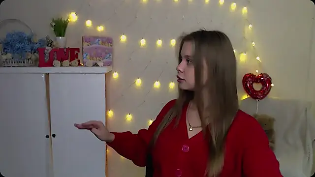 Snapshot of OceanicDawn chatting on 10-05-25, 08:23 OceanicDawn online show from 10-05-25, 08:23