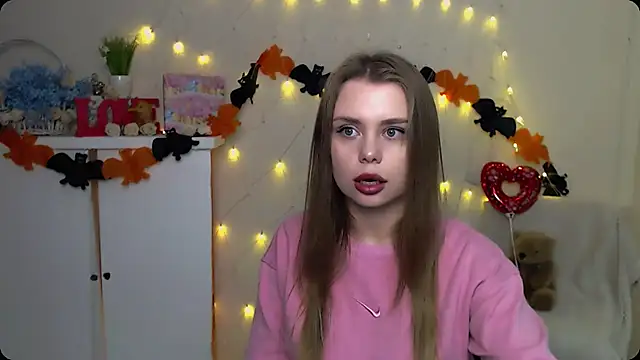 Snapshot of OceanicDawn chatting on 10-08-25, 05:27 OceanicDawn online show from 10-08-25, 05:27