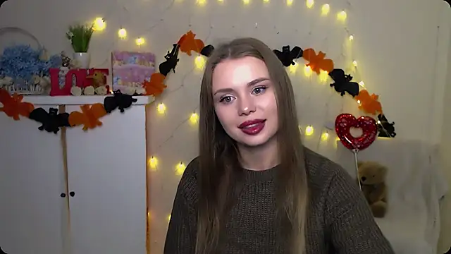 Snapshot of OceanicDawn chatting on 10-11-25, 05:50 OceanicDawn online show from 10-11-25, 05:50