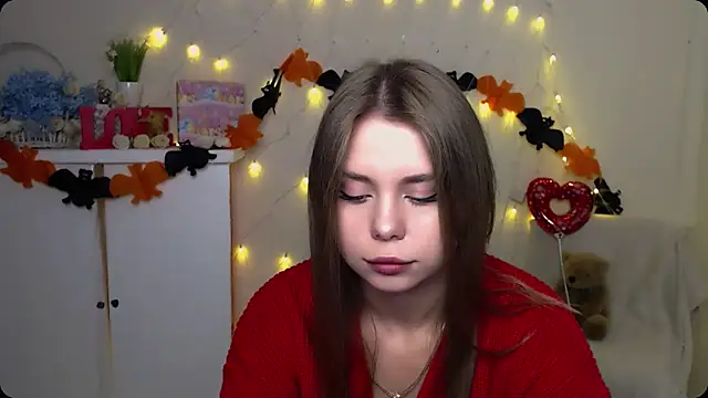 Snapshot of OceanicDawn chatting on 10-14-25, 05:30 OceanicDawn online show from 10-14-25, 05:30