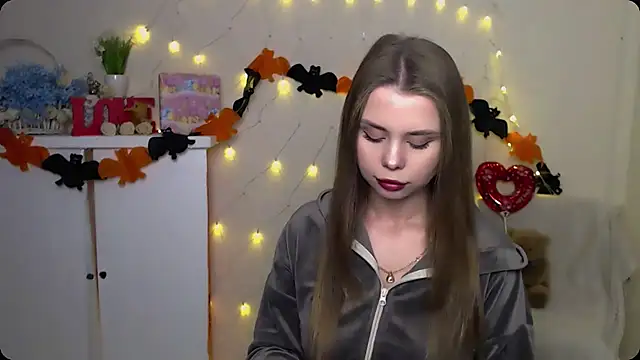 Snapshot of OceanicDawn chatting on 10-15-25, 05:40 OceanicDawn online show from 10-15-25, 05:40