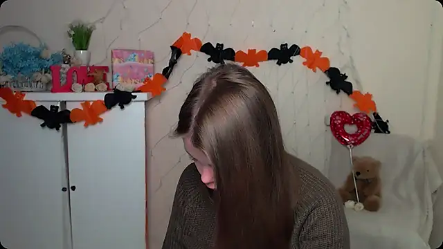 Snapshot of OceanicDawn chatting on 10-16-25, 05:41 OceanicDawn online show from 10-16-25, 05:41