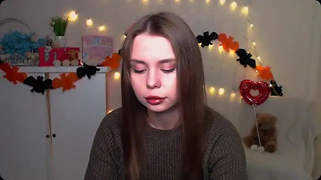 Snapshot of OceanicDawn chatting on 10-19-25, 06:36 OceanicDawn online show from 10-19-25, 06:36