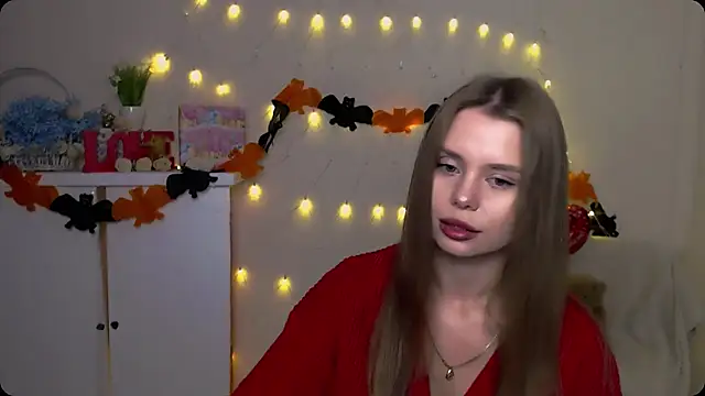 Snapshot of OceanicDawn chatting on 10-21-25, 05:30 OceanicDawn online show from 10-21-25, 05:30