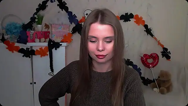 Snapshot of OceanicDawn chatting on 10-29-25, 11:23 OceanicDawn online show from 10-29-25, 11:23